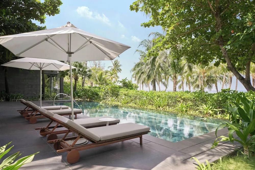 Intercontinental Phu Quoc Long Beach Resort