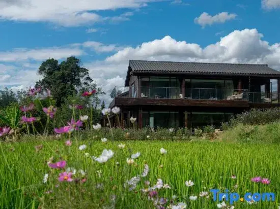 Trip.com Group Country Retreats (Zhang Jiajie Manson Joint Resort）