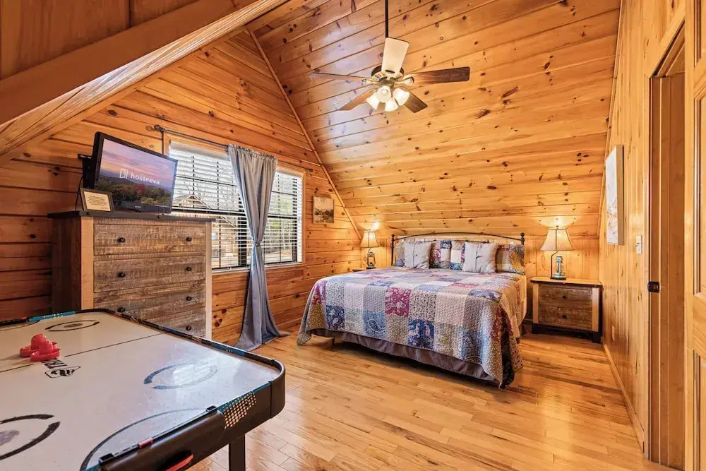 Bear Hideaway Cozy 3BR Cabin - фото 4