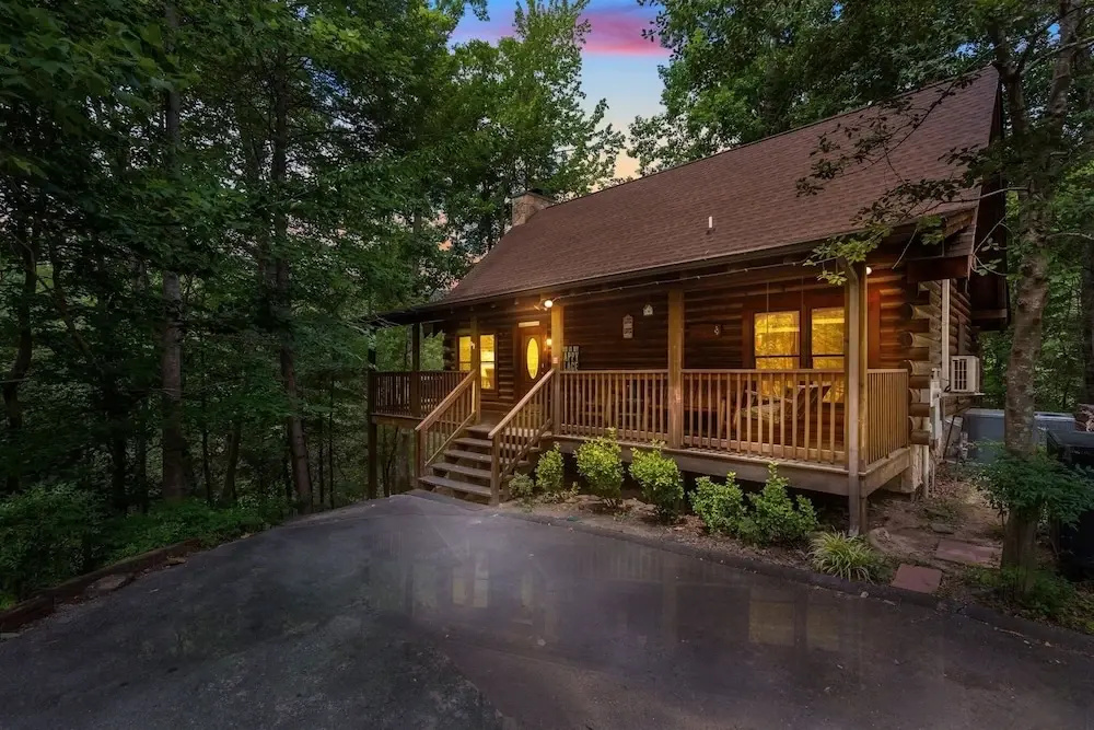 Er93 - Pirate's Cove - Great Location! Close To All The Action! 5 Bedroom Cabin by RedAwning