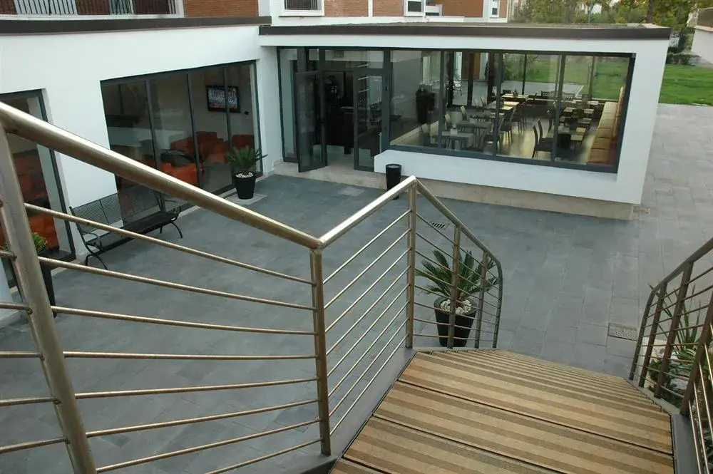 Balcony & Terrace