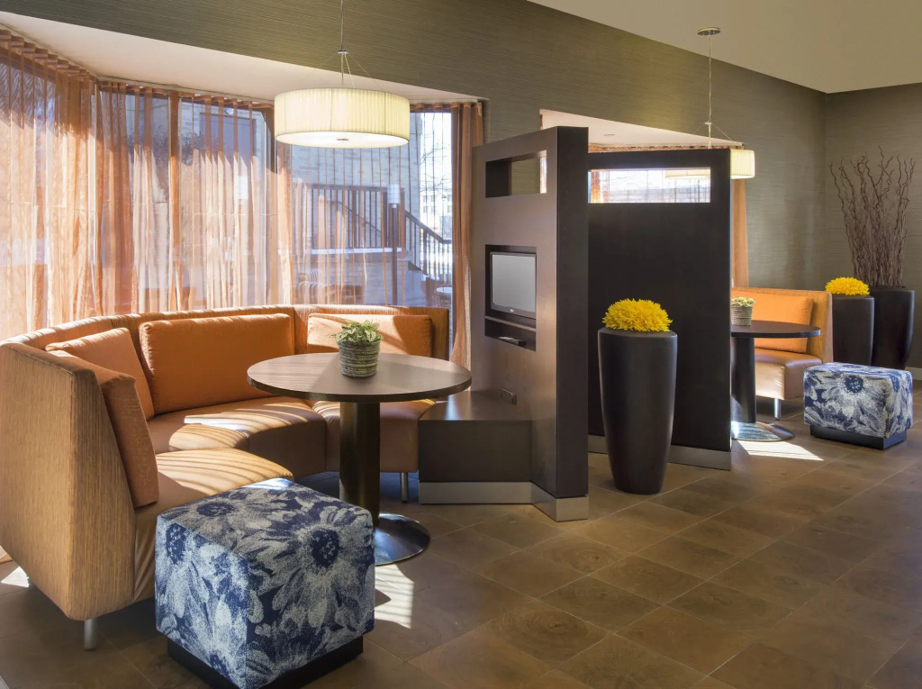 Courtyard by Marriott Grand Rapids Airport - Général