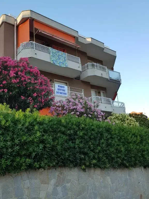 Appartamento a Alassio, zona tranquilla , posto auto.