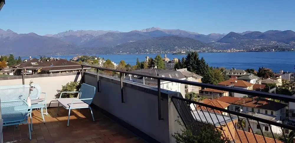 Terrace Lake View apt in Stresa With Lake View