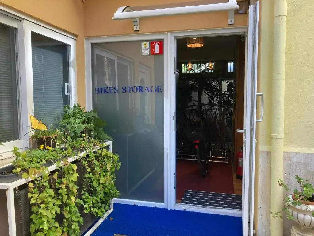 3 Bedrooms Apartment with balcony and with garden view