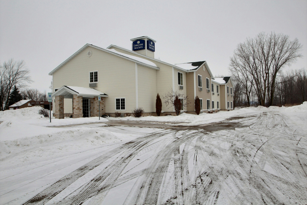 Cobblestone Inn & Suites - Brillion