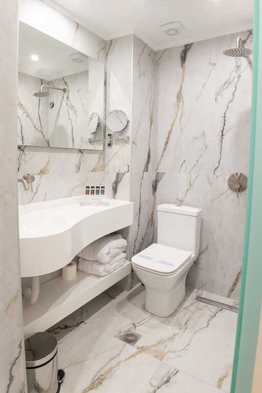 Трёхместный семейный номер Standard в Modern Luxury Hotel