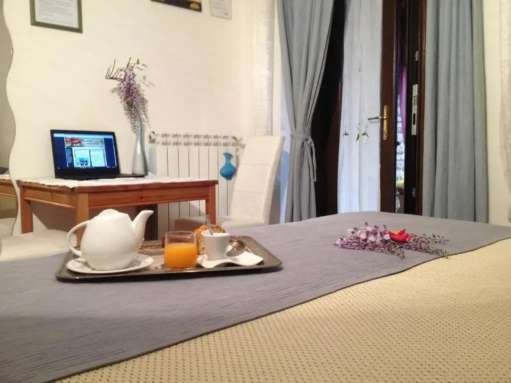 Standard Double room with garden view full double bed