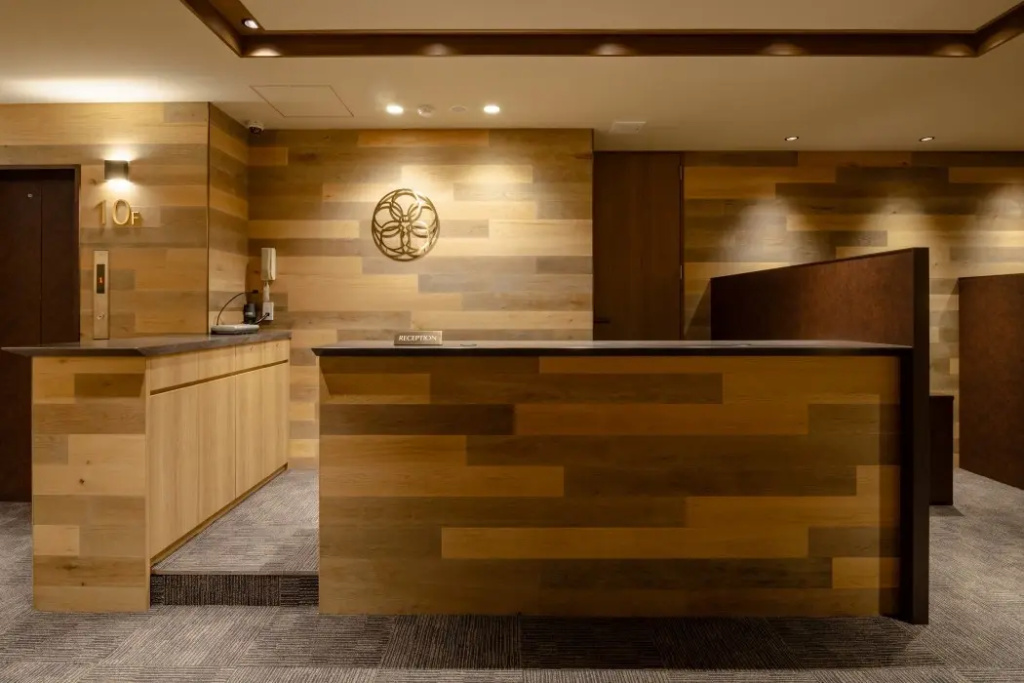 Lobby & Reception