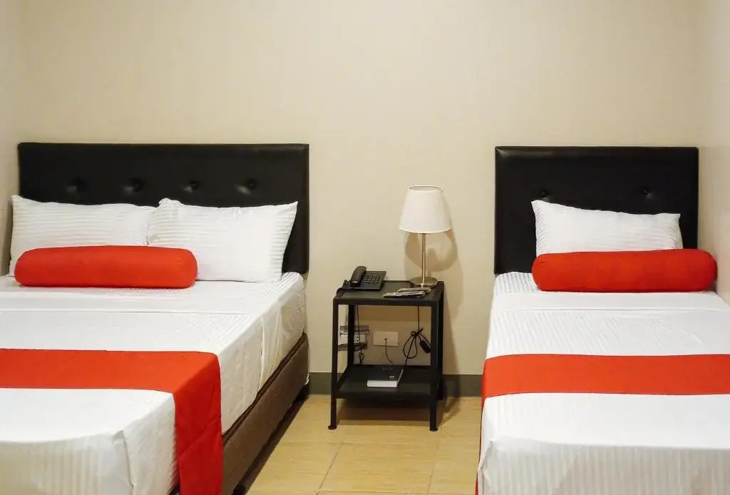 Standard Triple room