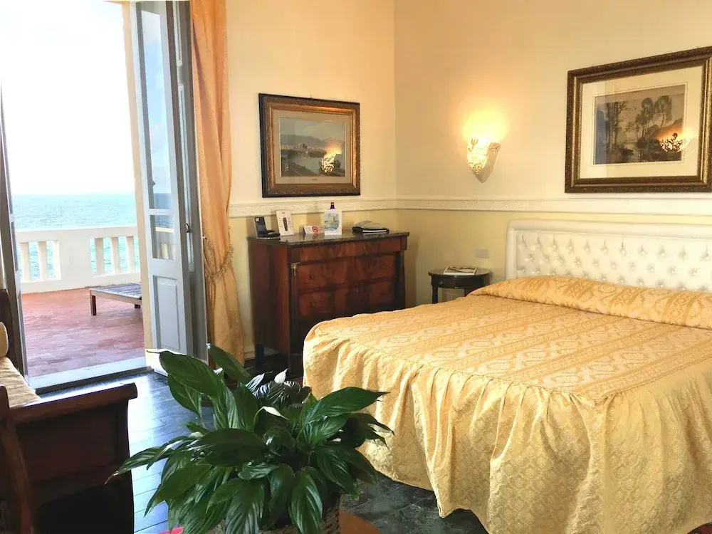 Standard Triple room with balcony and with sea view