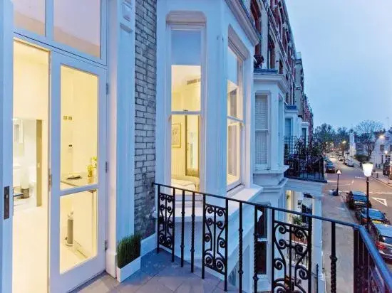 High Street Kensington Apartments by Flying Butler