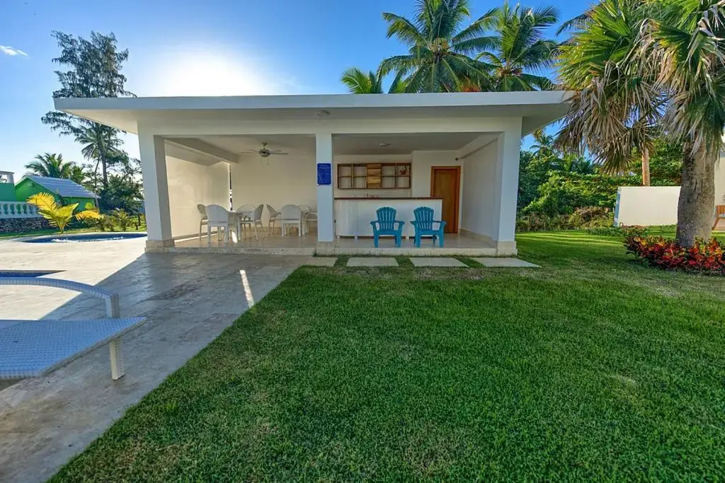 Amazing ocean view apartment with grand pool