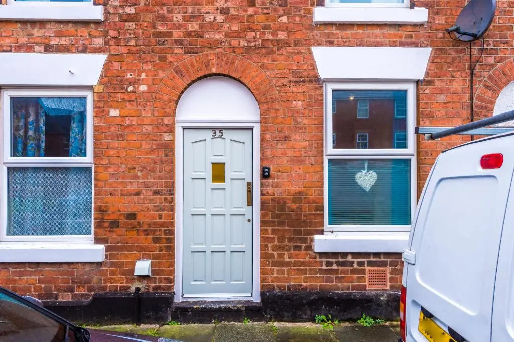 Quaint 2 Bedroom City Cottage