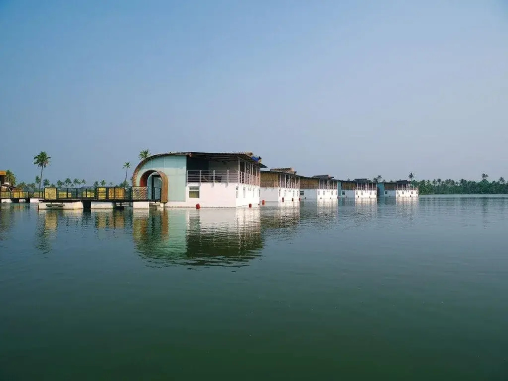 Aquatic Island by Poppys, Cochin - Général
