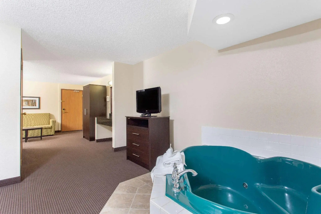 Superior Double Suite (full double bed)