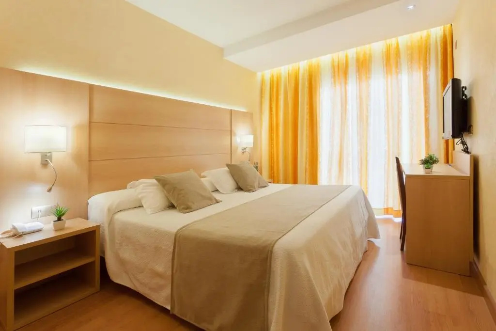 Interior Double room (full double bed)