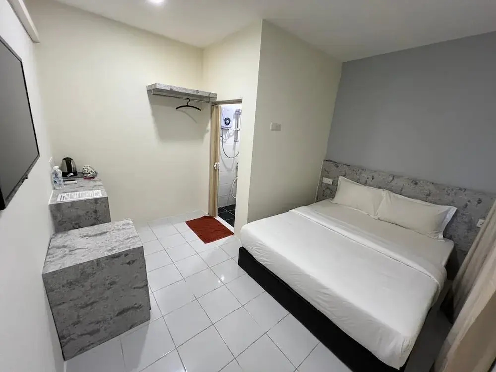 Standard room with pool view