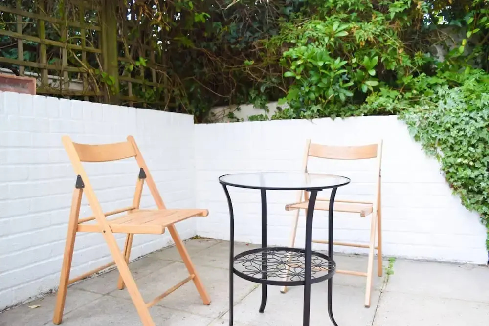 Modern Designer London Studio Flat With Patio