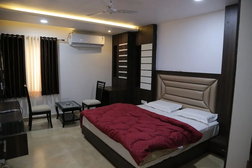 Hotel Lokpriya Inn - фото 3