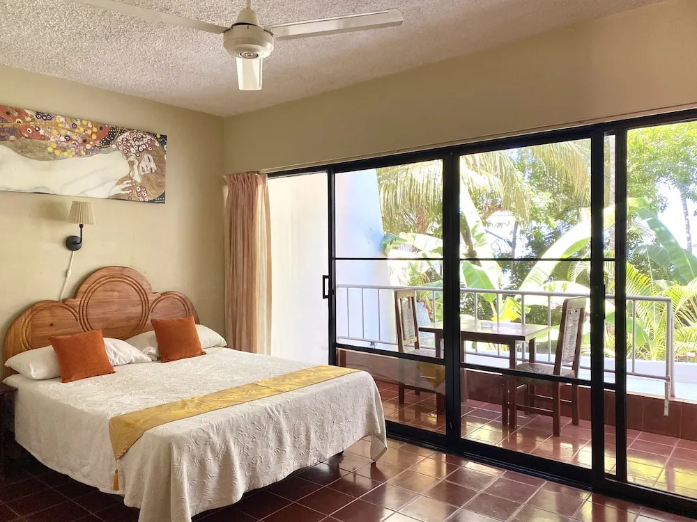 Standard room with balcony and with ocean view