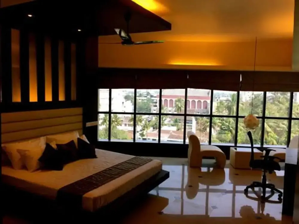 Deluxe Double room with city view (full double bed)