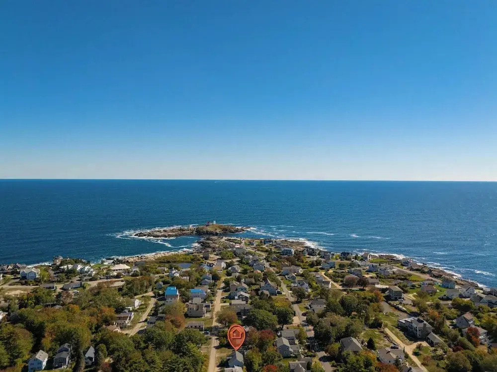 Nubble View Home for 10