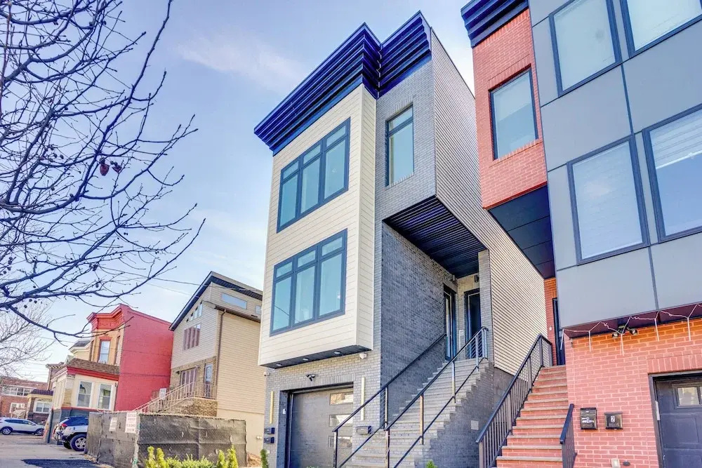 6 Mi to Manhattan: Luxe Apt w/ City Views!