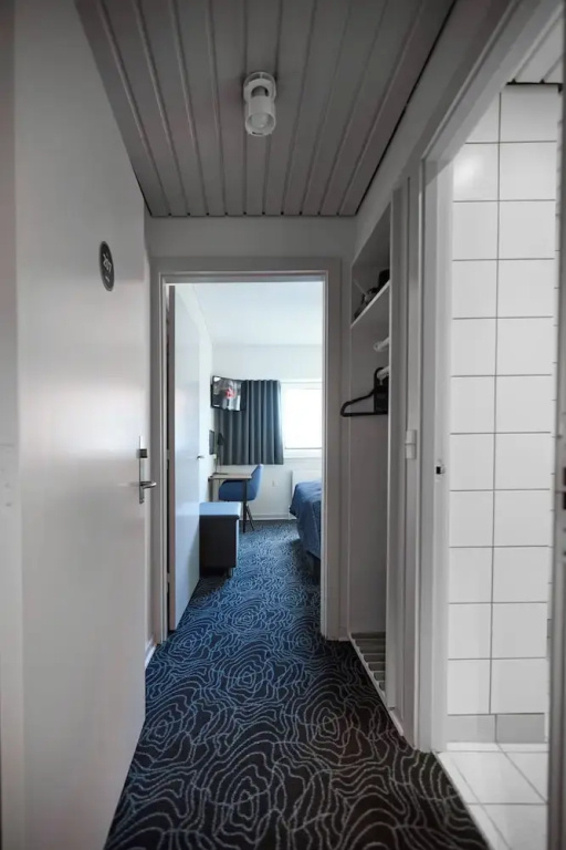 Economy room