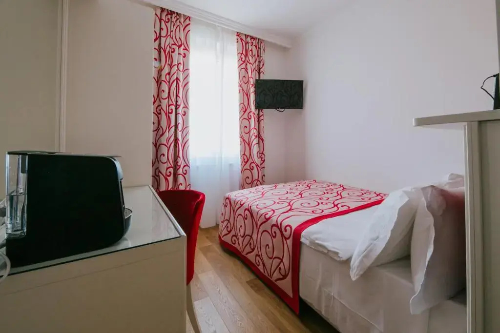 Deluxe Single room