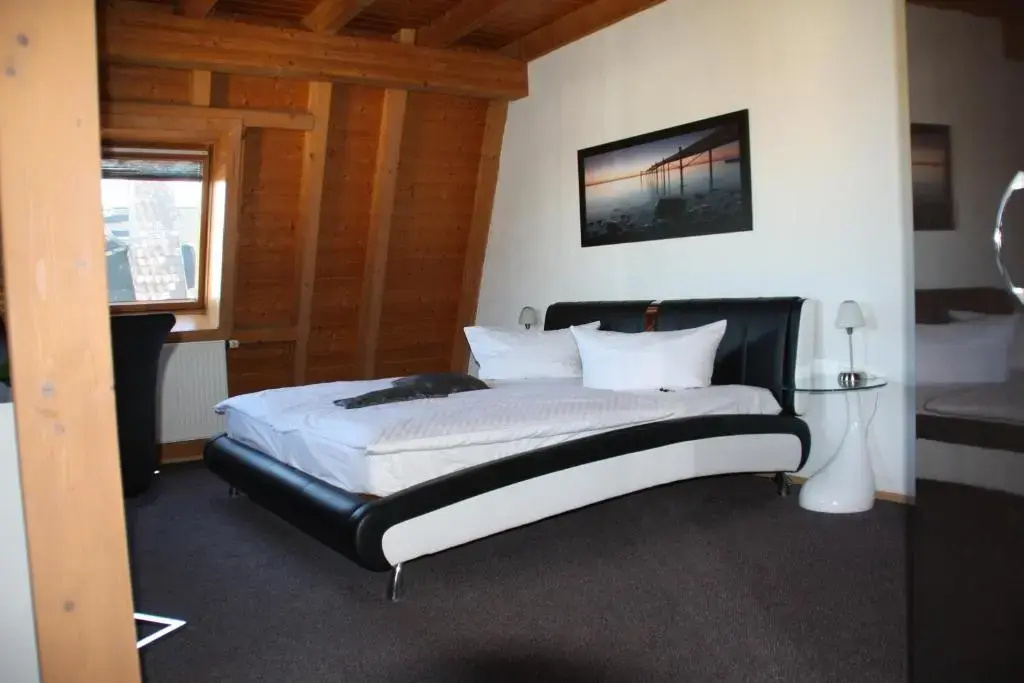 Standard Double room (full double bed)