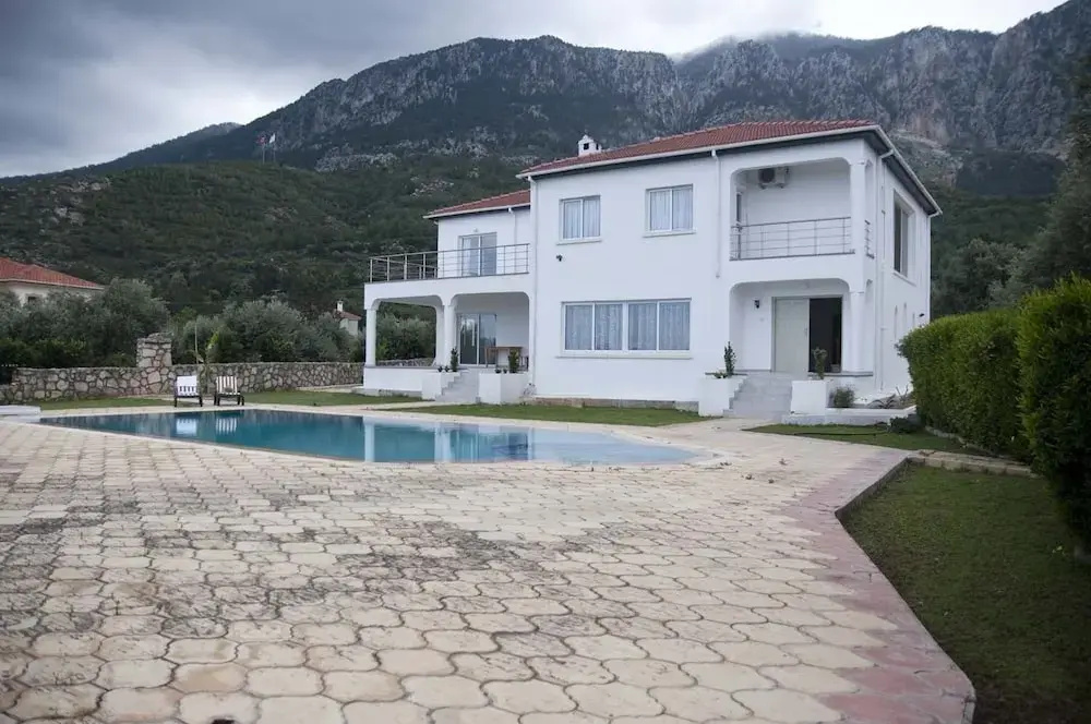 Villa Olivia by Amy Villas
