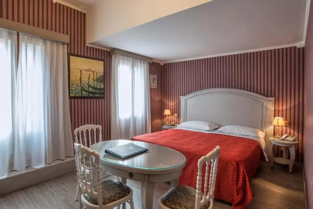 Hotel La Fenice Et Des Artistes - Chambres