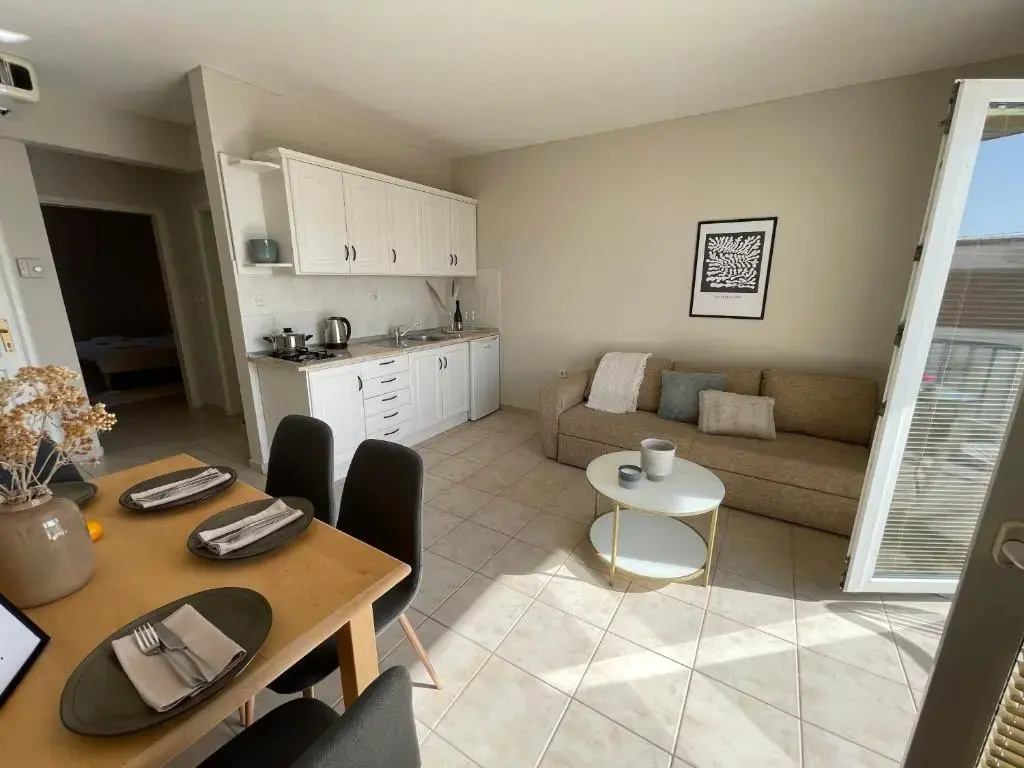 1 Bedroom Apartment with pool view