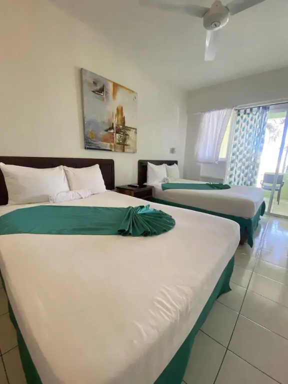 Premium Quadruple room with pool view