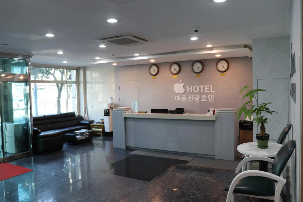 Lobby & Reception