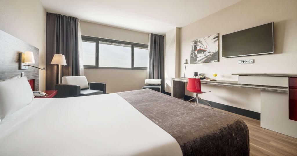 Hotel ILUNION Barcelona picture