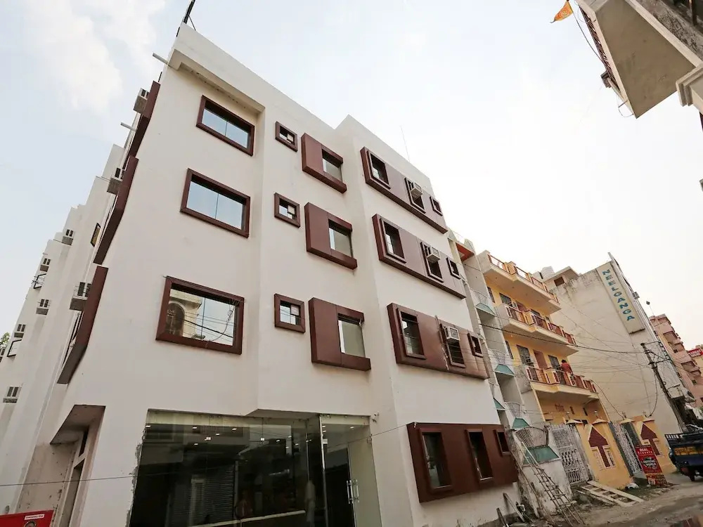 OYO 15098 hotel crystal