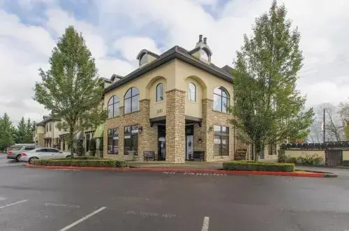 The Dundee - A Trace Hotel