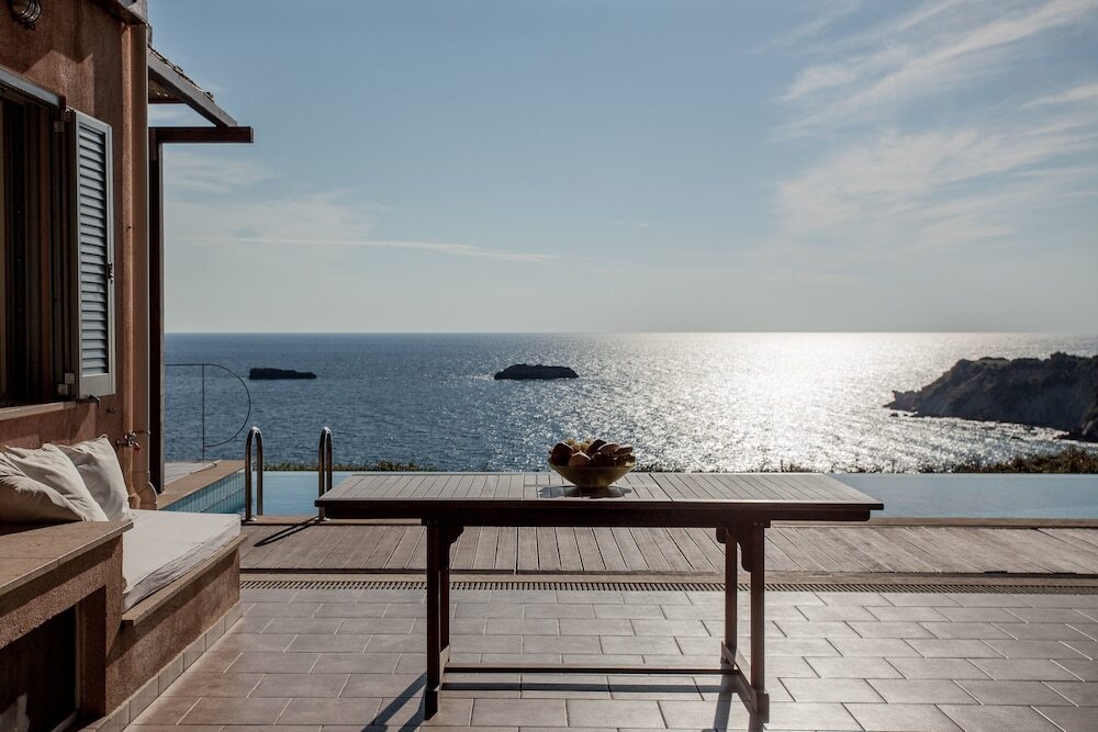 Absolute Villa by Stylish Stays 4 *
