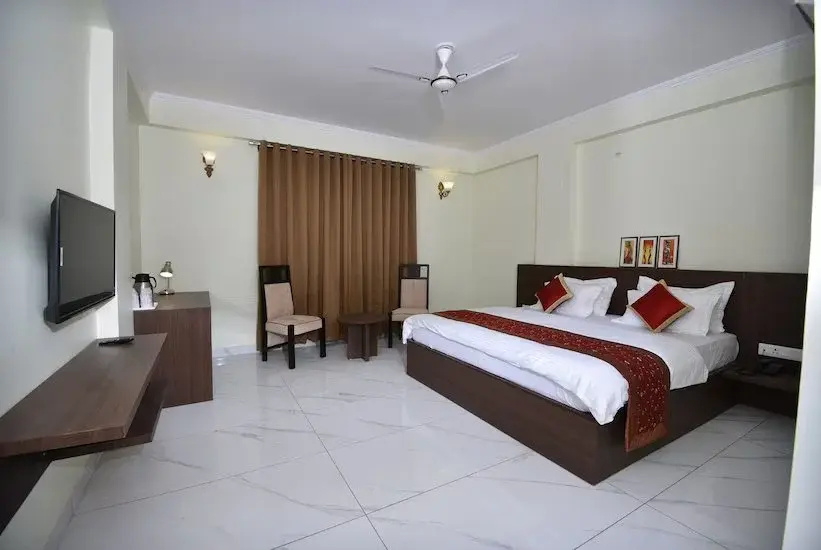Standard Triple room
