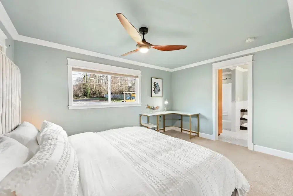 Renton Lakeside Oasis, Lakeview, 4B 2.5B, Spacious - фото 7