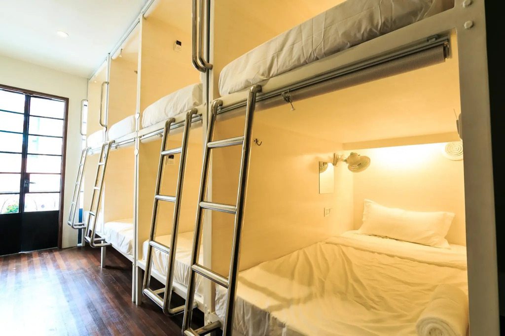 Tambayan Capsule Hostel