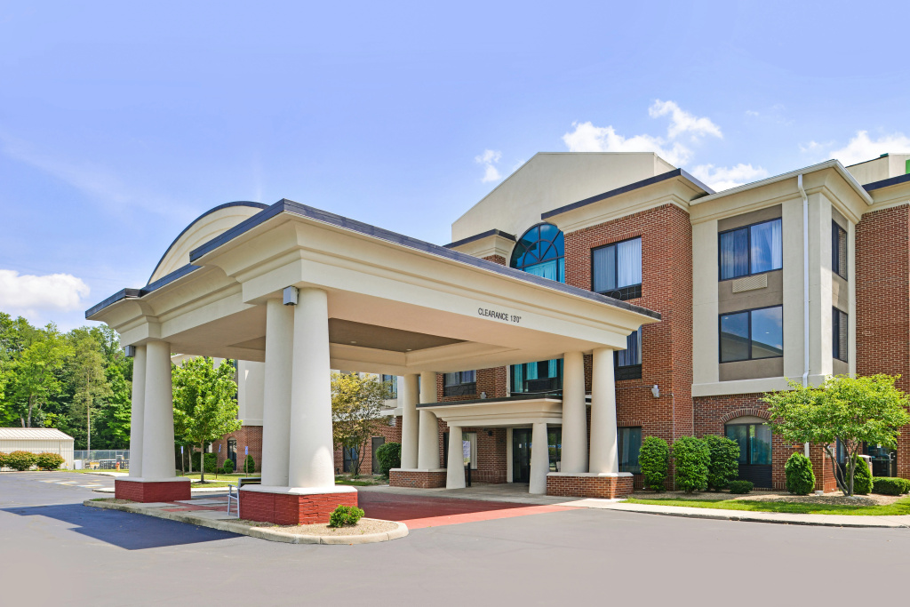 Holiday Inn Express & Suites North Lima by IHG