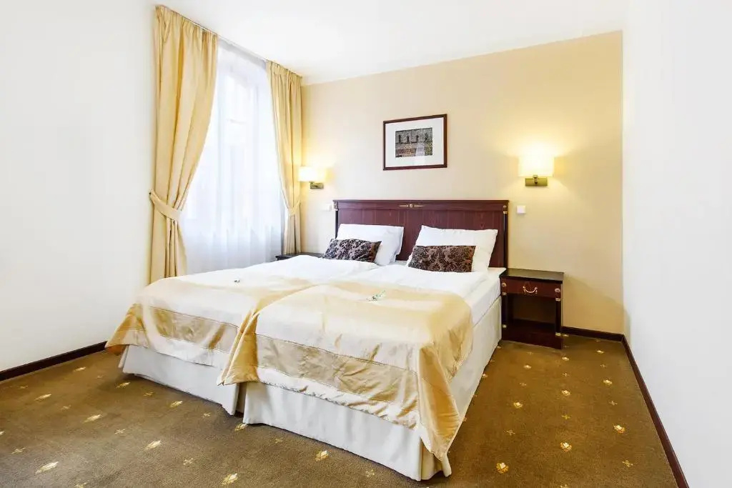 Double room (full double bed)