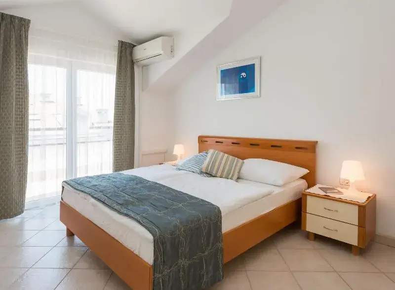 2 Bedrooms Apartment