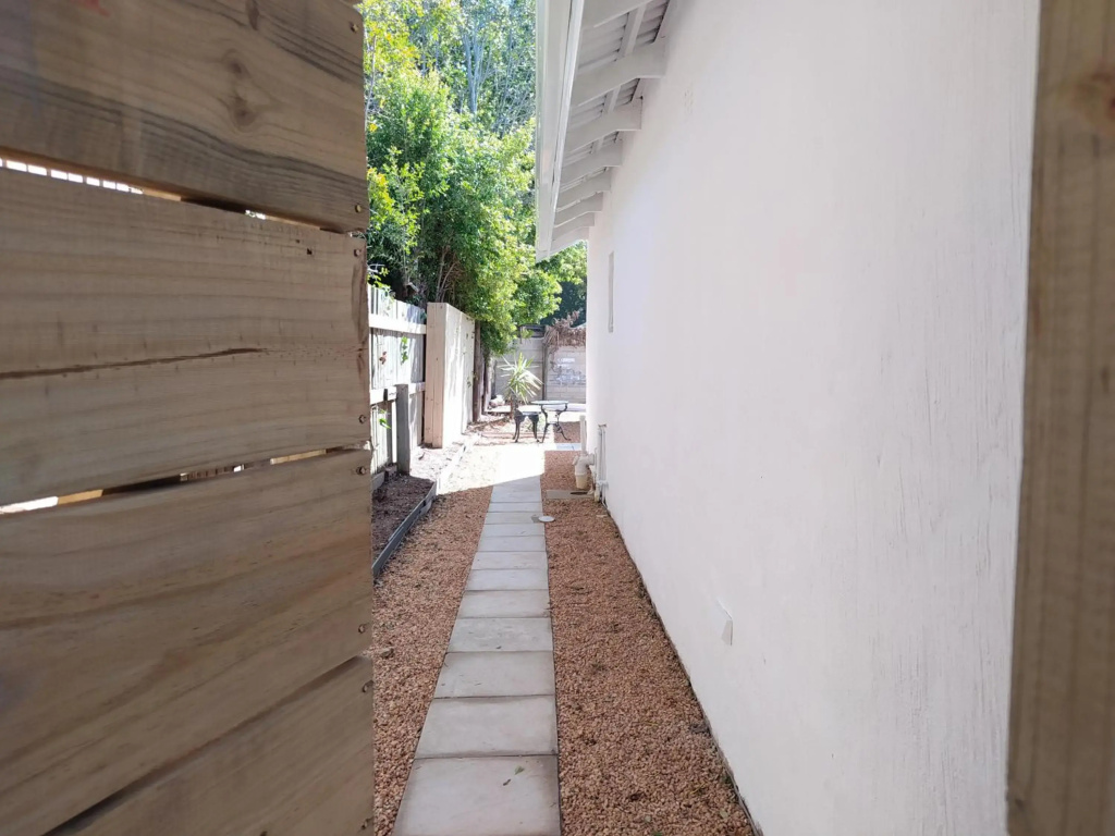Caren's Hideaway - 7 min walk to Beach & Covered Patio, Braai & WIFI
