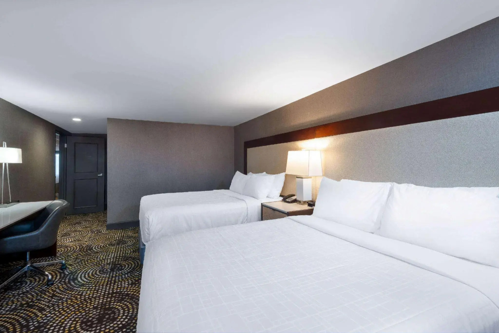 2 Bedrooms Deluxe Quadruple Suite