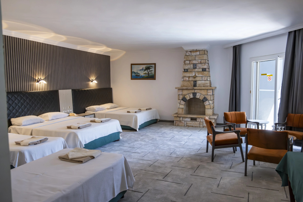 Mustis Royal Plaza Hotel — фото