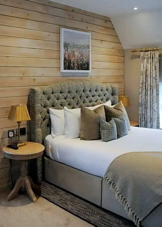 Deluxe Double room (full double bed)